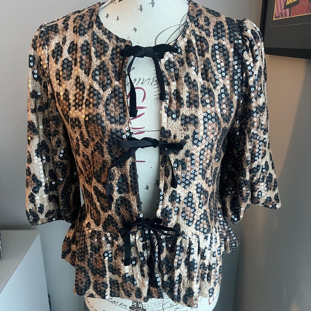 Oliver.O Leopard Print Sequin Tie Front Smock Blouse Women’s Size Small